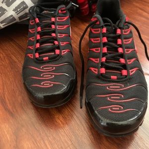 🔴⚫️2 for 1 brand new (fits M)PJ pants x AirMax New Condition💪⚫️🔴